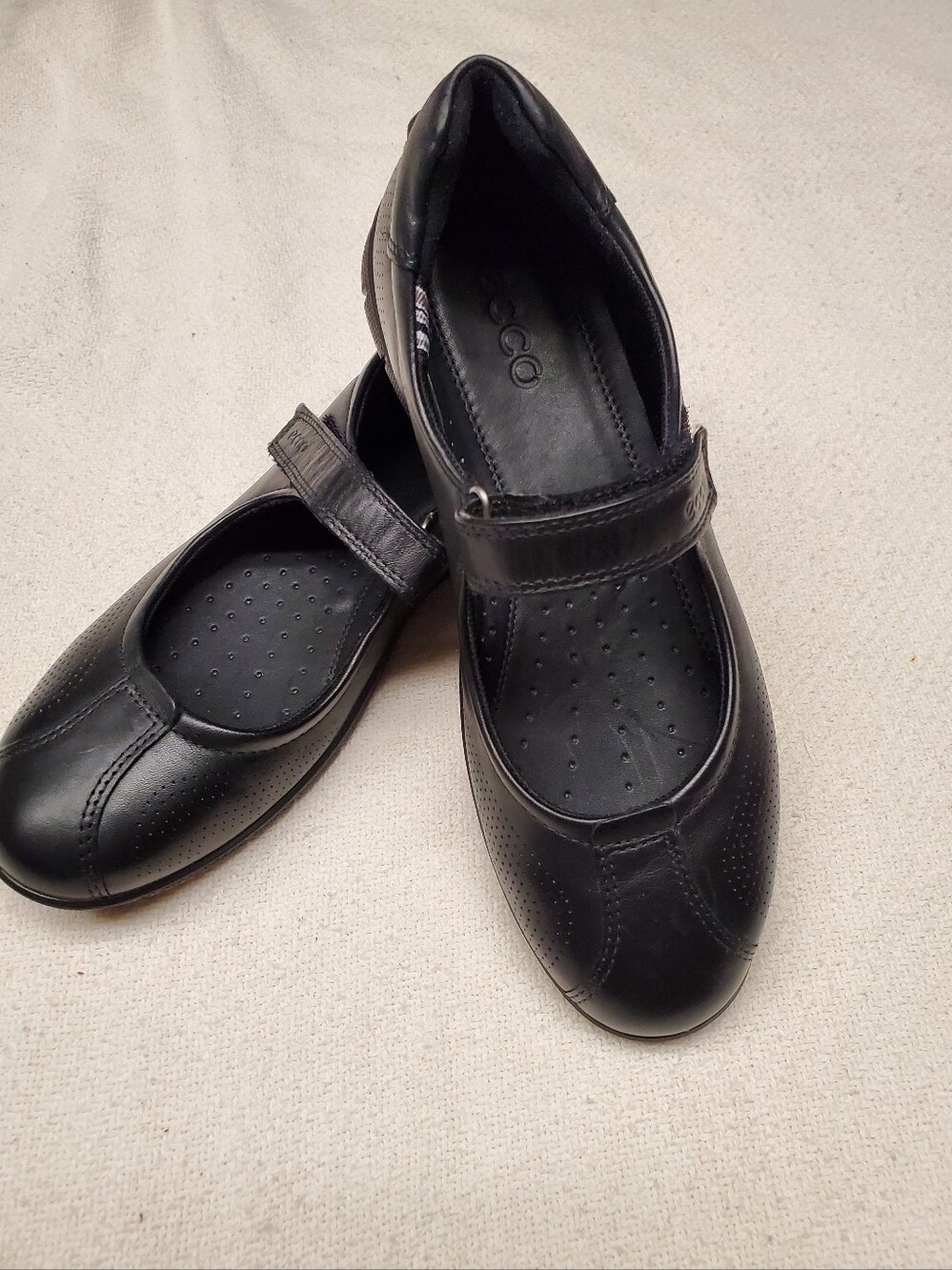 ECCO Black Leather Mary Jane Flats Velcro Strap Perforated Comfort Sz 7.5